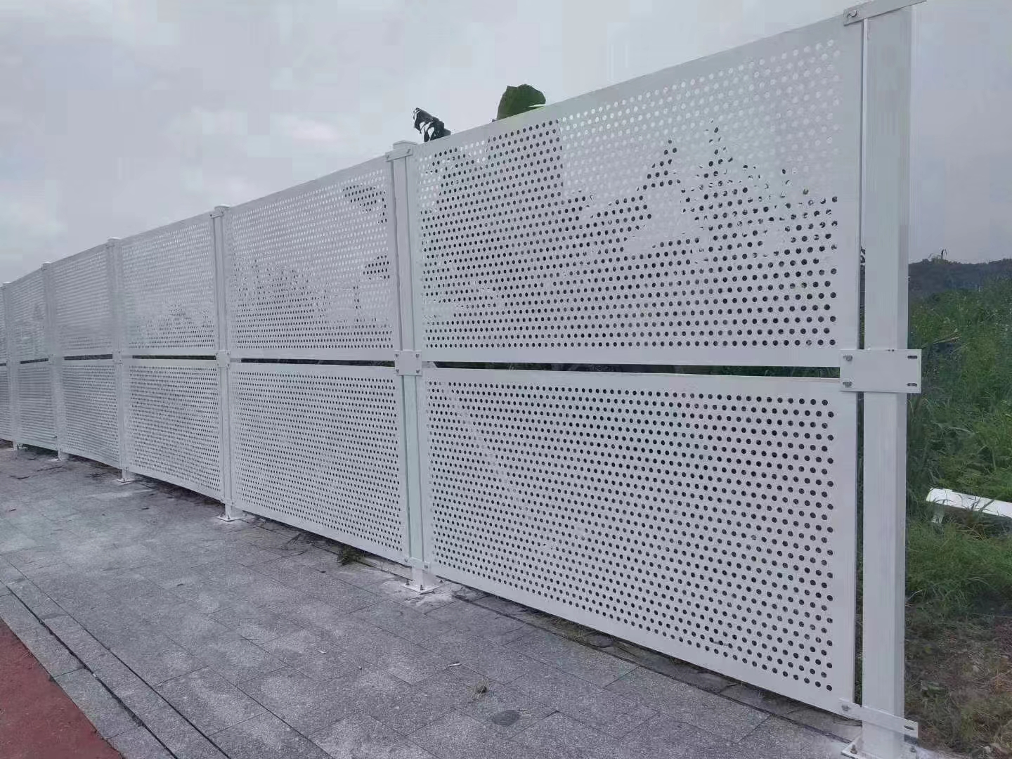 臨時(shí)施工圍擋措施有哪些？旭東鋼構(gòu)廠家