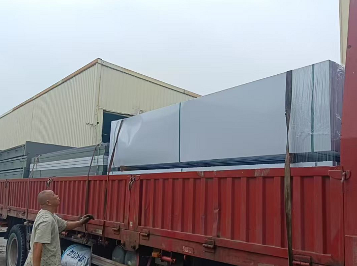 圍擋裝得穩(wěn)，項(xiàng)目跑得快！旭東鋼圍擋助力東莞工地高效施工